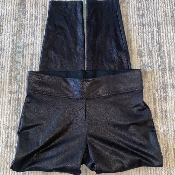 MeMoi High Waisted Morrison Snakeskin Legging - Picture 6 of 11